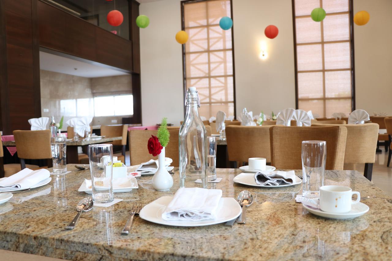 Regenta Central Indore Extérieur photo